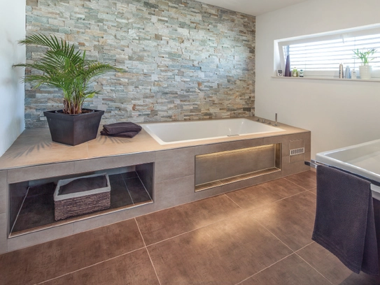 Haus Illner mit Wohlfühloase im Badezimmer (Foto: BAUMEISTER-HAUS)