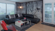 Haus Philipp – die 3D-Tapete bietet eine außergewöhliche Optik. (Foto: © BAUMEISTER-HAUS) 3D-Tapete im Wohnzimmer