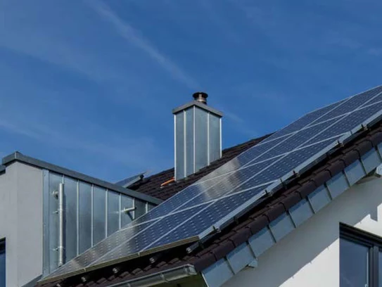Haus Daume wurde mit einem sehr schlichtem, aber modernen Schornstein erbaut. (Foto: BAUMEISTER-HAUS