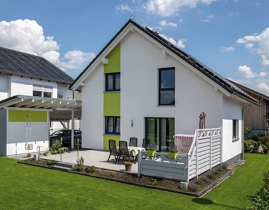 Außenansicht vom Massivhaus Maiwald (Foto: BAUMEISTER-HAUS)