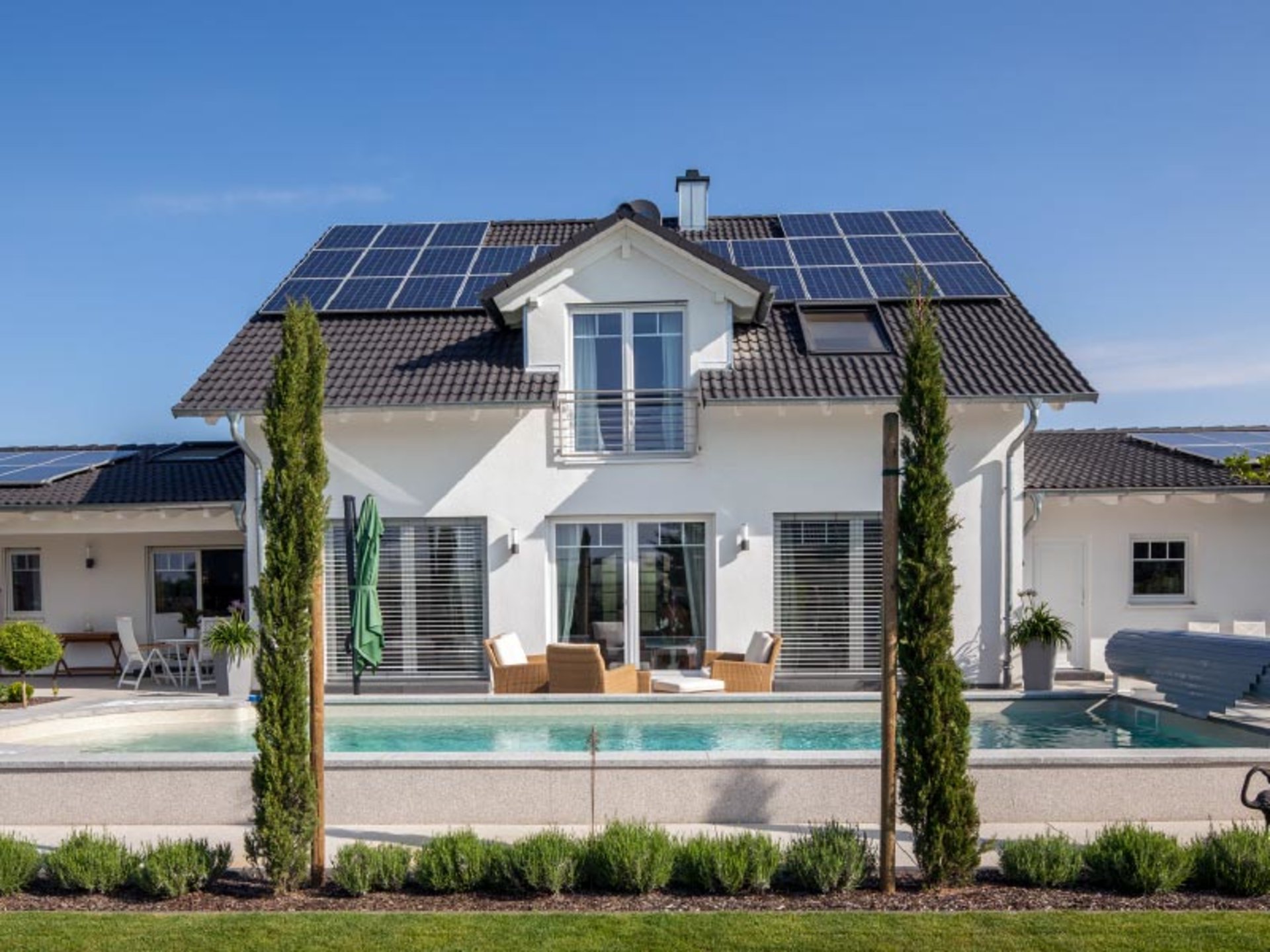 Haus Ungermann – Hier wird mit Solaranlagen Energie gewonnen (Foto: Baumeister-Haus)