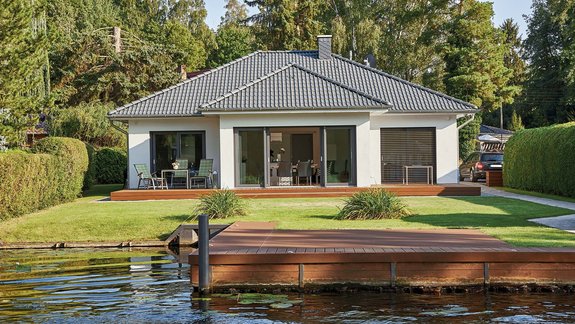 Haus Valentin | Eingeschossiges Traumhaus mit Panoramafenstern.