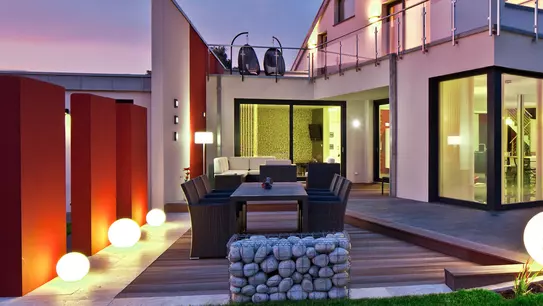 Bleuchtete Terrassenansicht Haus Teichmann