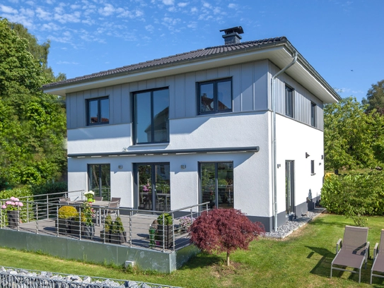 Haus Engelhardt – Eine klassische Stadtvilla inmitten einer grünen Idylle (Foto: © BAUMEISTER-HAUS)
