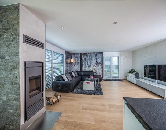Kamine – zum Heizen und als optisches Highlight im Wohnraum (Foto: Baumeister-Haus)
