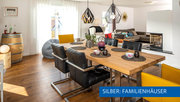 Der zentrale Essbereich bietet viel Platz für die ganze Familie. (Foto: © BAUMEISTER-HAUS) Essbereich