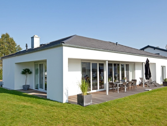 Viel Platz auf einer Ebene – Haus Winter überzeugt durch die klassische Gradlinigkeit. (Foto: BAUMEISTER-HAUS)