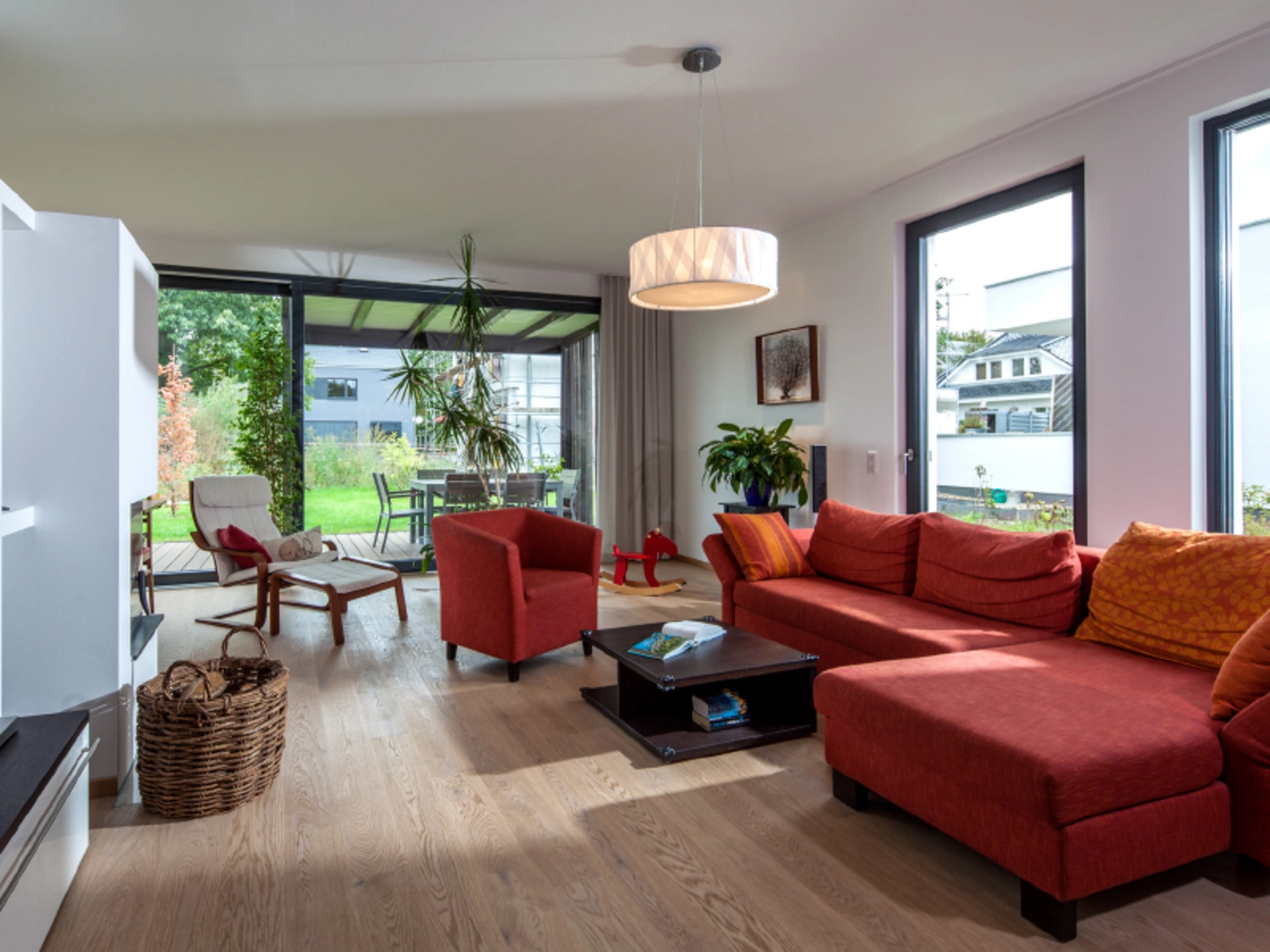 Auch eine farbige Variante sorgt bei Haus Möller für gemütliche Akzente (Foto: BAUMEISTER-HAUS)
