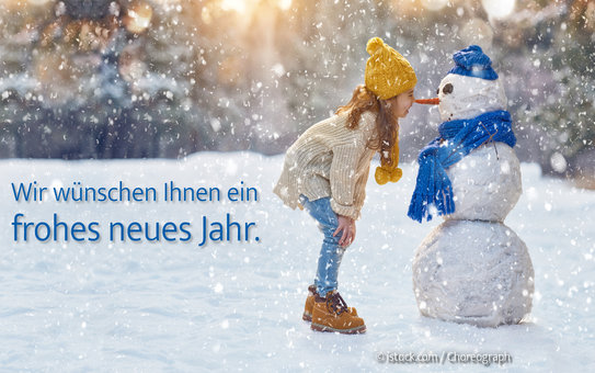 Mächen küsst Schneemann