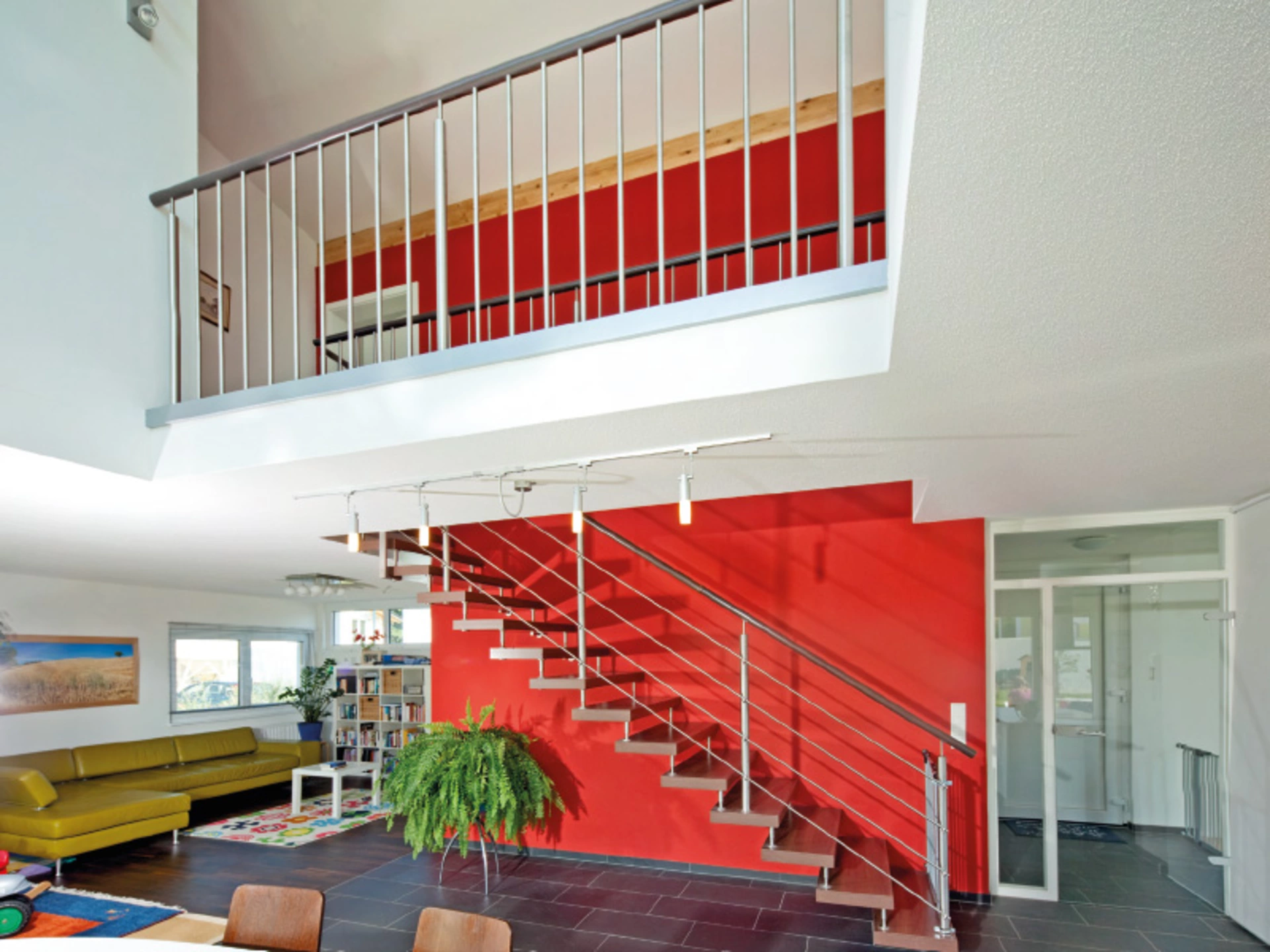 Harmonische Verbindung von Erd- und Obergeschoss – Haus Fendt (Foto: BAUMEISTER-HAUS)