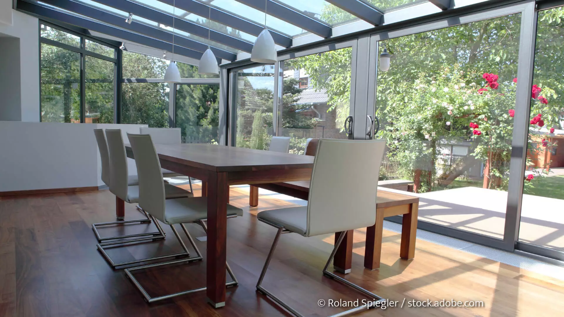 Wintergarten mit direktem Zugang zur Terrasse