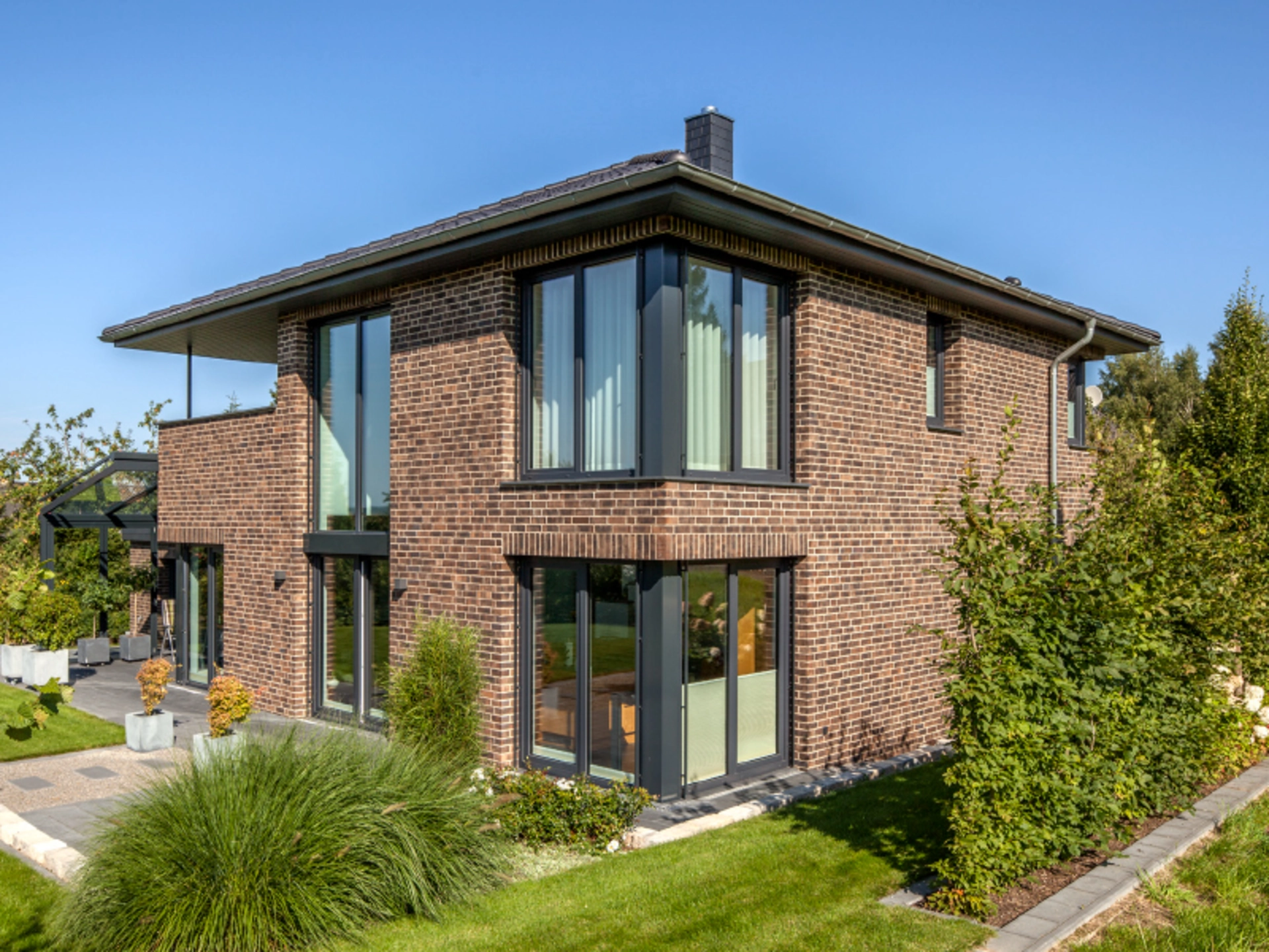 Die Klinkerfassade bei Haus Jessen wird zu einem unvergesslichen Hingucker (Foto: © BAUMEISTER-HAUS)