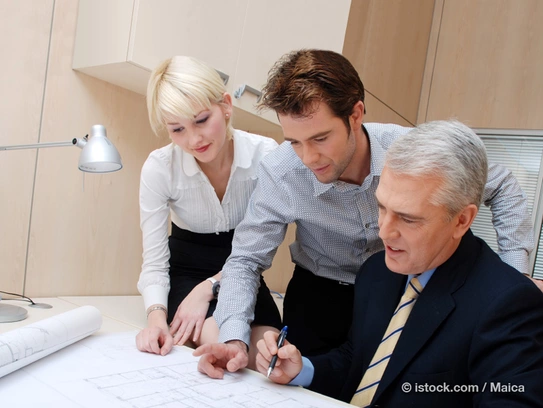 Lassen Sie sich über Ihr Traumhaus bei unseren regionalen Partnern beraten. (Foto:© Maica/Istock.com)