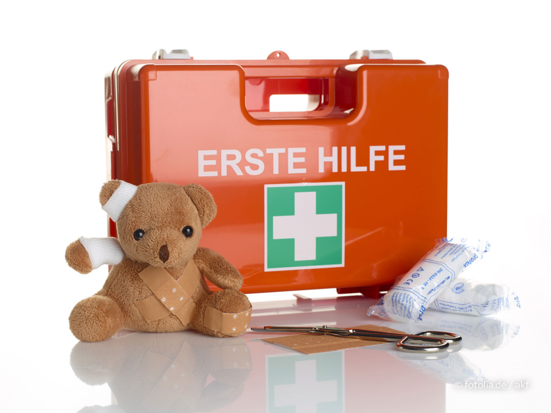 Auch ein Erstehilfekoffer sollte es in jedem Haushalt geben. (Foto: © fotolia.de / akf)